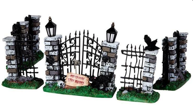 SPOOKY IRON GATE AND FENCE,-en