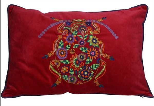 CUSHION BEETLE VELVET MULTI 40X60CM-en